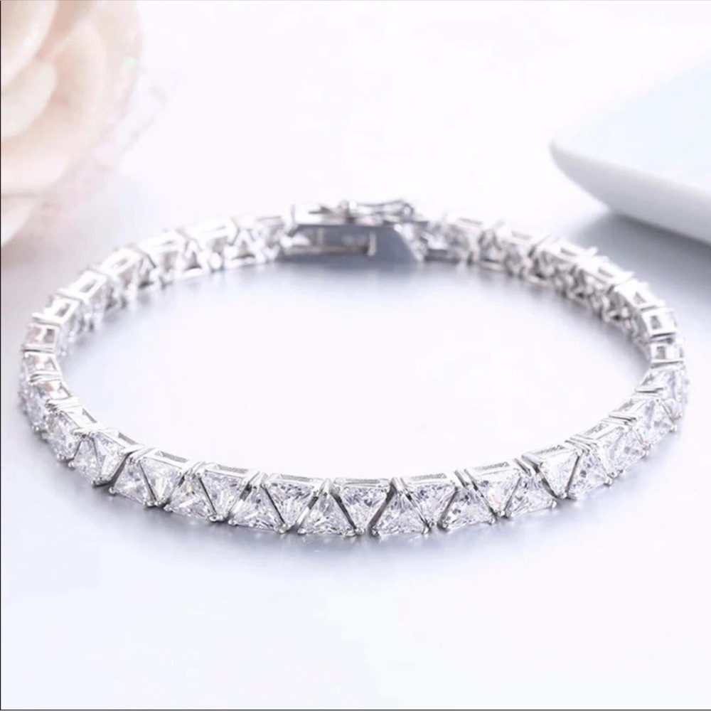18k 13ct Trillion Tennis Bracelet - Picture 5 of 14
